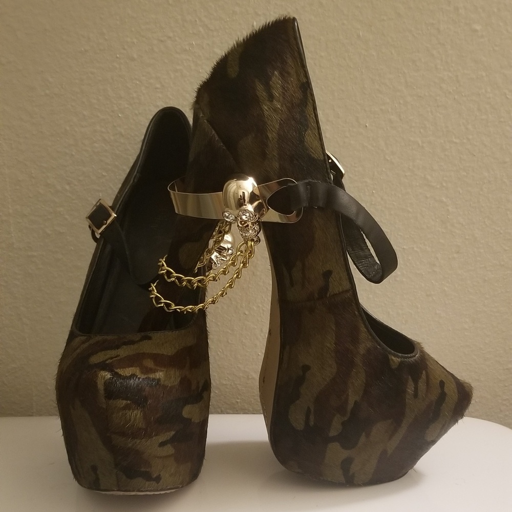 ZiGiny Camouflage Fur Maryjane Heels